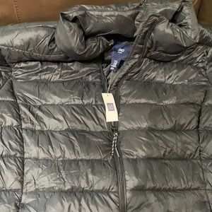 Women black gap puffer jacket size XXL